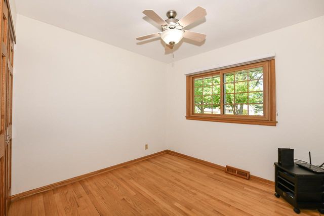 875 Plateau LANE, Waukesha, WI 53186