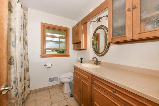 875 Plateau LANE, Waukesha, WI 53186
