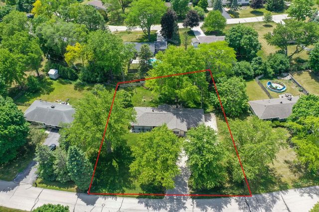 875 Plateau LANE, Waukesha, WI 53186