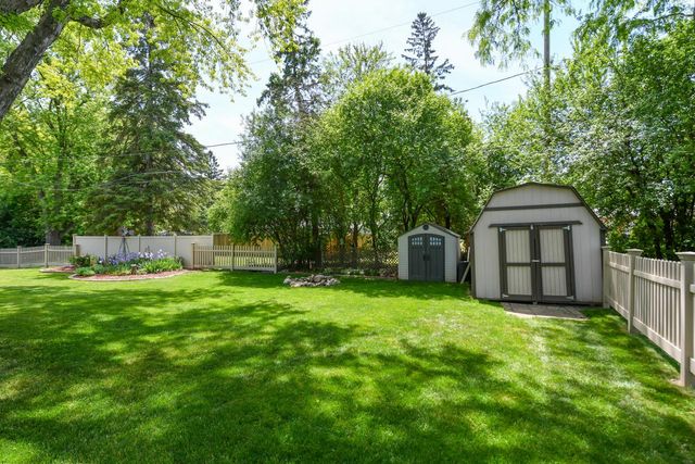875 Plateau LANE, Waukesha, WI 53186