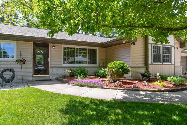 875 Plateau LANE, Waukesha, WI 53186
