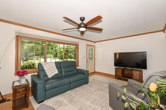 875 Plateau LANE, Waukesha, WI 53186