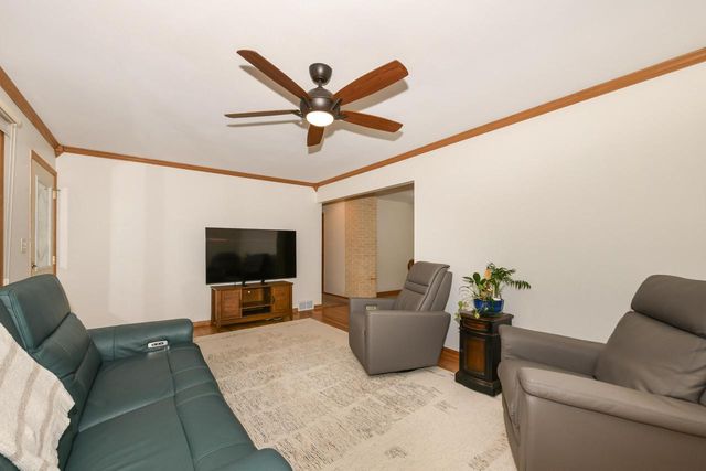 875 Plateau LANE, Waukesha, WI 53186