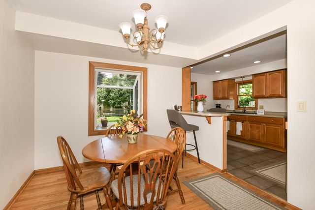 875 Plateau LANE, Waukesha, WI 53186
