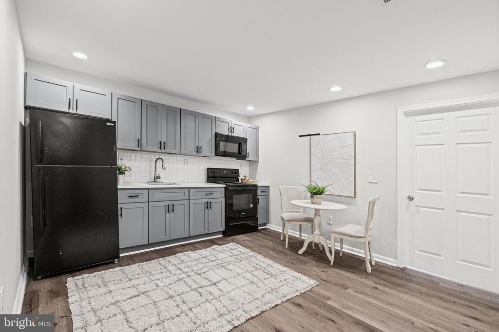 Image 1 of property listing at 5132 PEMBRIDGE AVE, Baltimore, MD 21215