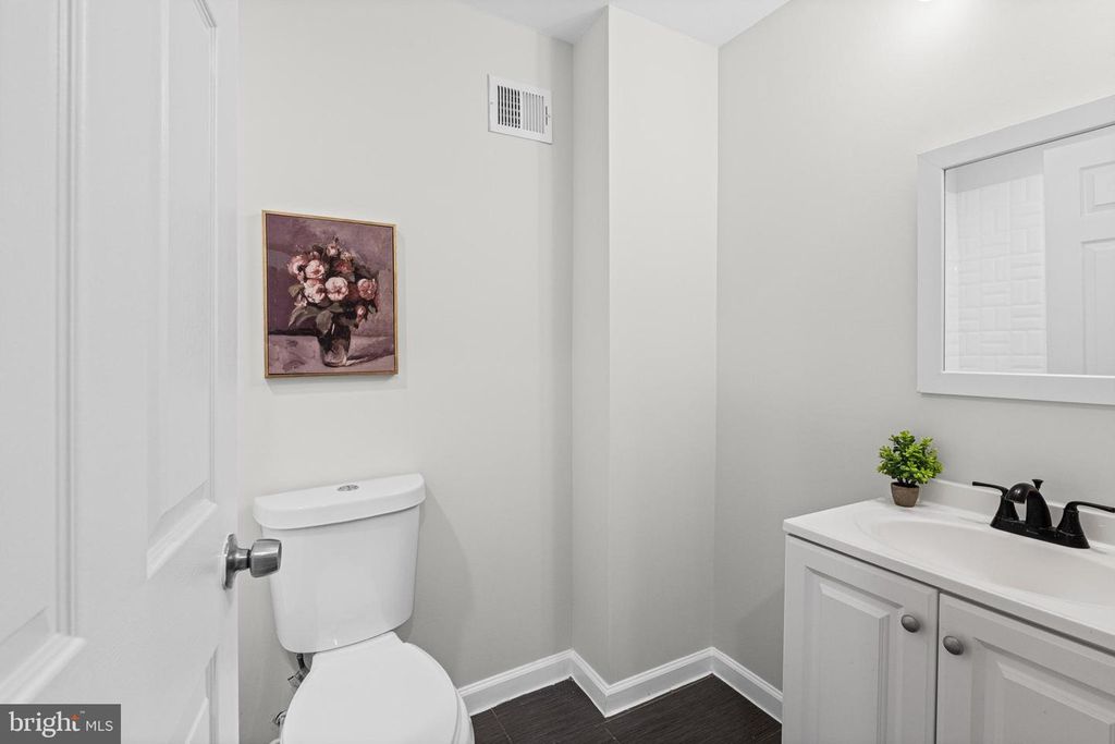 Image 11 of property listing at 5132 PEMBRIDGE AVE, Baltimore, MD 21215