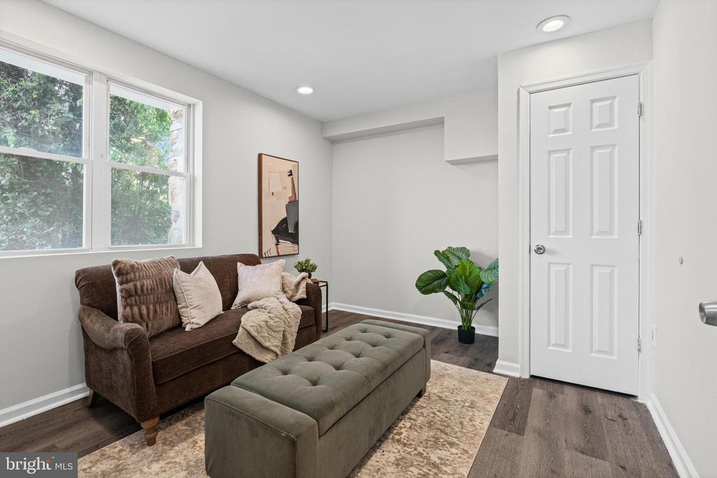 Image 13 of property listing at 5132 PEMBRIDGE AVE, Baltimore, MD 21215