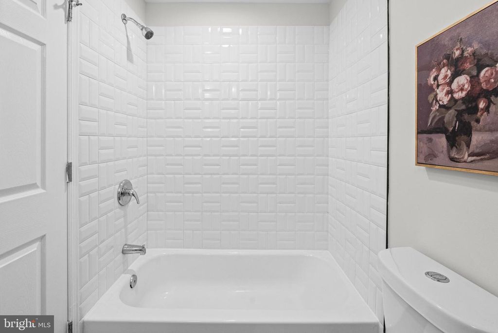 Image 15 of property listing at 5132 PEMBRIDGE AVE, Baltimore, MD 21215