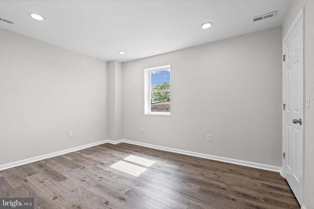 Image 16 of property listing at 5132 PEMBRIDGE AVE, Baltimore, MD 21215