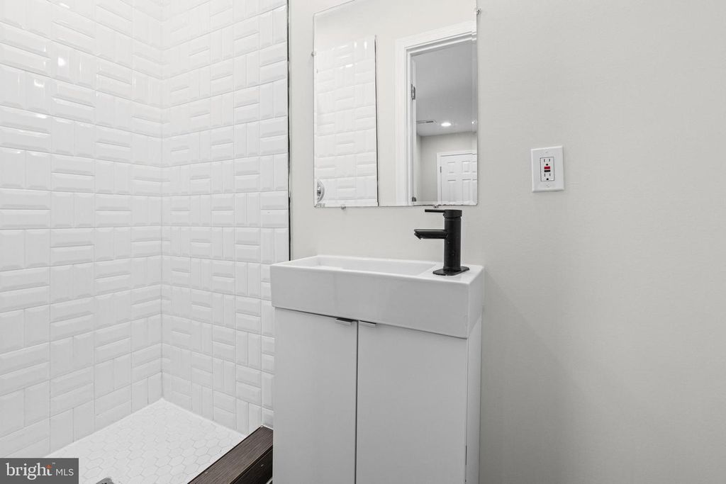 Image 18 of property listing at 5132 PEMBRIDGE AVE, Baltimore, MD 21215