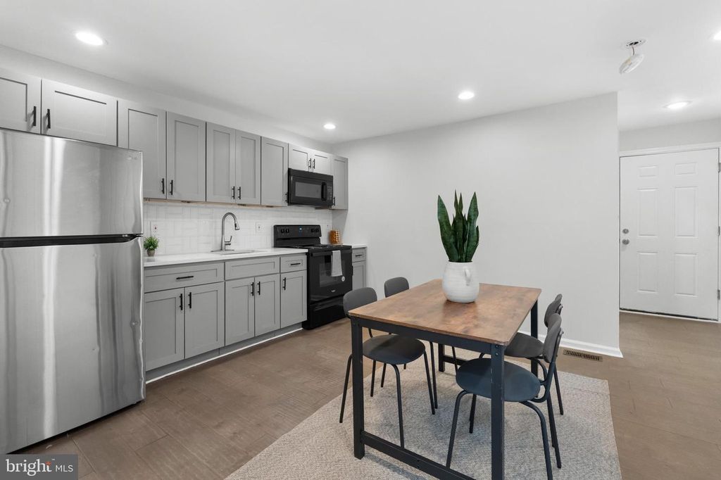 Image 5 of property listing at 5132 PEMBRIDGE AVE, Baltimore, MD 21215