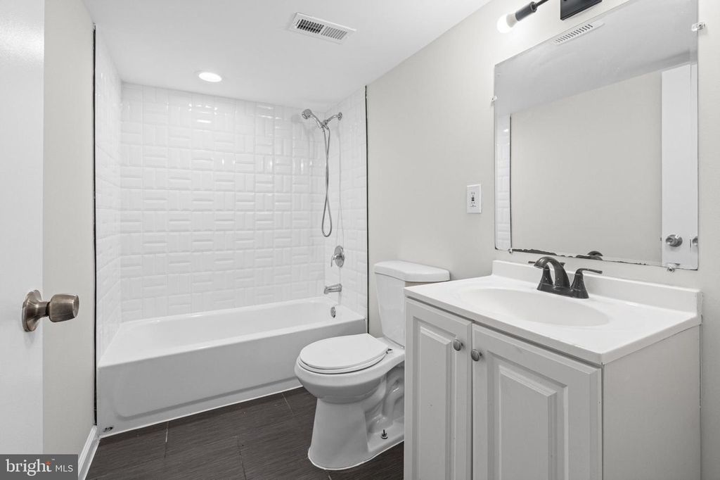 Image 6 of property listing at 5132 PEMBRIDGE AVE, Baltimore, MD 21215