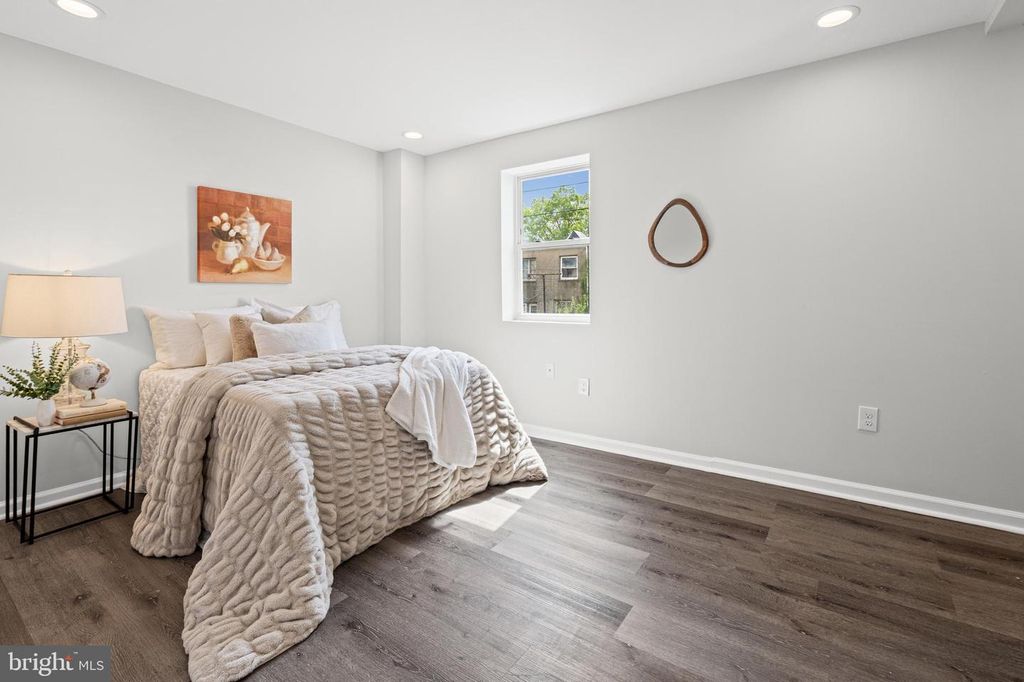 Image 7 of property listing at 5132 PEMBRIDGE AVE, Baltimore, MD 21215