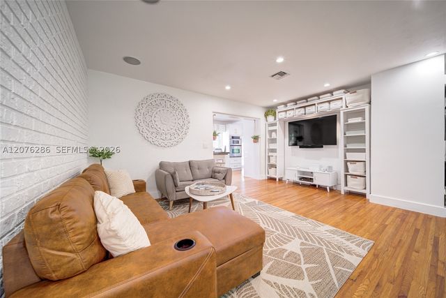 13801 NE 1st Ave, Miami, FL 33161