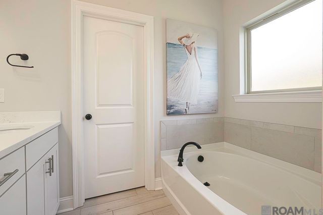 7044 Panama Canal Dr, Gonzales, LA 70737