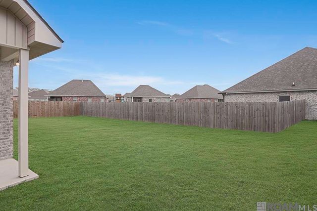 7044 Panama Canal Dr, Gonzales, LA 70737