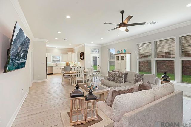 7044 Panama Canal Dr, Gonzales, LA 70737