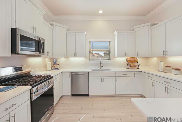 7044 Panama Canal Dr, Gonzales, LA 70737