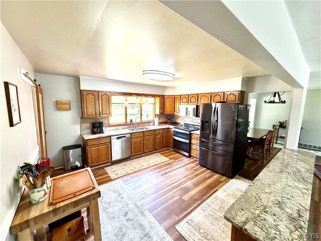 9702 Caughdenoy, Clay, NY 13029