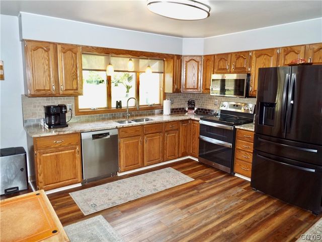 9702 Caughdenoy, Clay, NY 13029