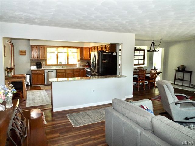 9702 Caughdenoy, Clay, NY 13029