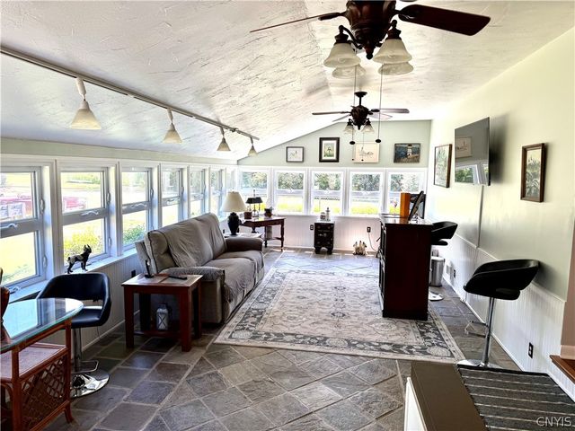 9702 Caughdenoy, Clay, NY 13029