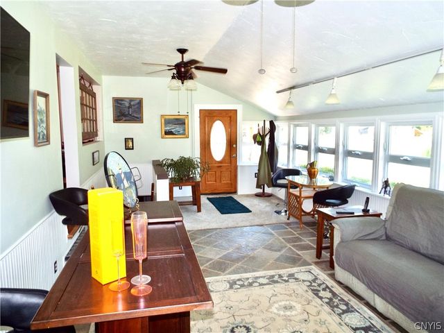 9702 Caughdenoy, Clay, NY 13029