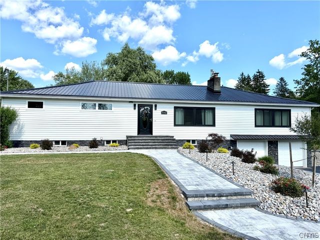 9702 Caughdenoy, Clay, NY 13029