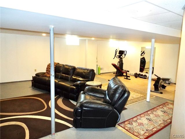 9702 Caughdenoy, Clay, NY 13029