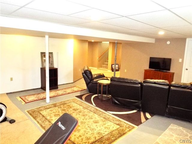 9702 Caughdenoy, Clay, NY 13029