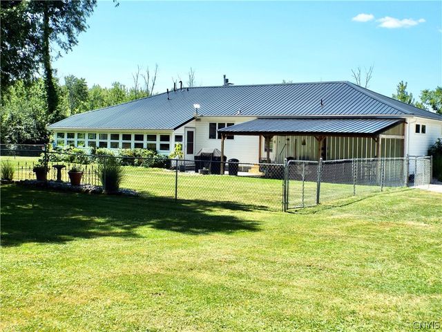 9702 Caughdenoy, Clay, NY 13029