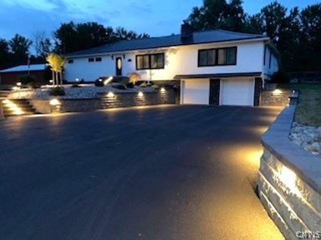9702 Caughdenoy, Clay, NY 13029