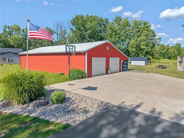 9702 Caughdenoy, Clay, NY 13029