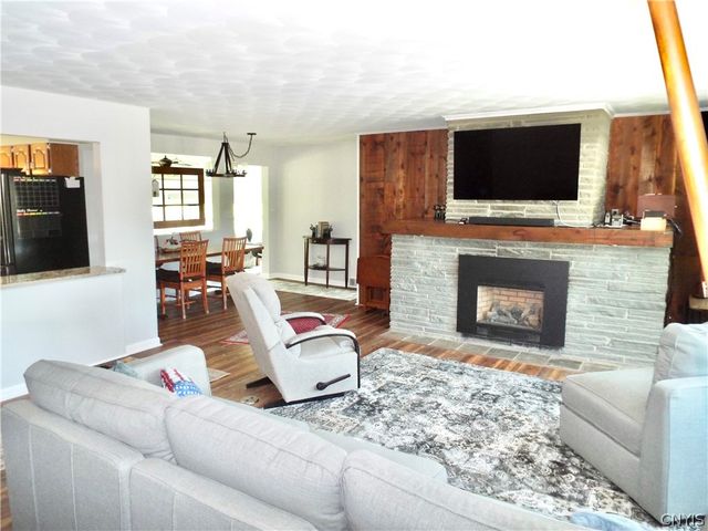 9702 Caughdenoy, Clay, NY 13029