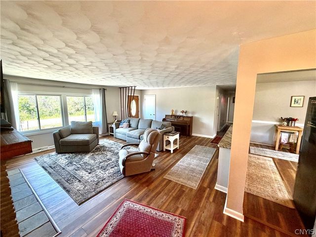 9702 Caughdenoy, Clay, NY 13029