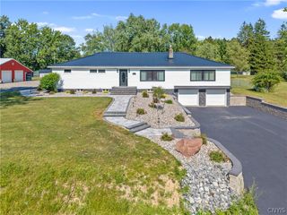 9702 Caughdenoy, Clay, NY 13029