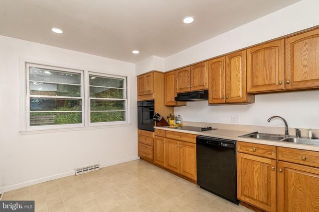 1744 LARK LN, Cherry Hill, NJ 08003