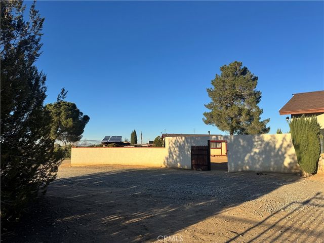 19574 Happy Valley, Apple Valley, CA 92308