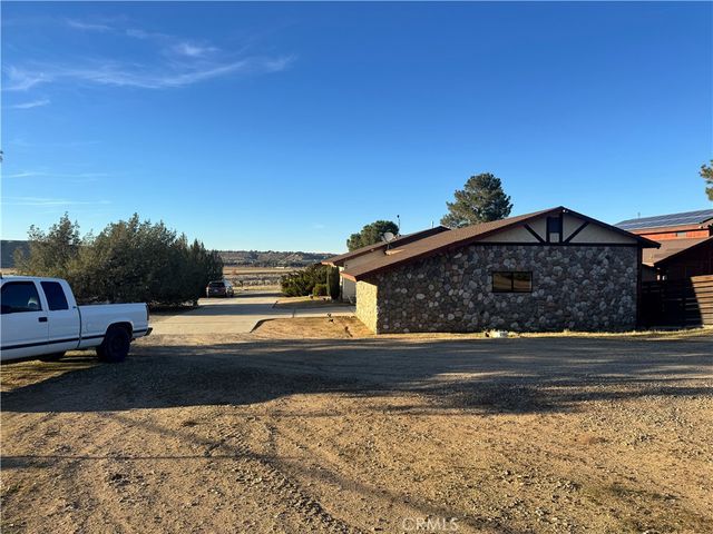 19574 Happy Valley, Apple Valley, CA 92308