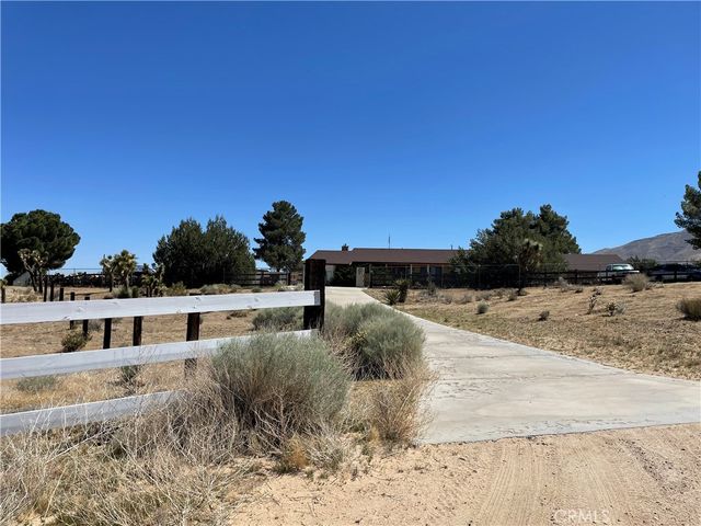 19574 Happy Valley, Apple Valley, CA 92308