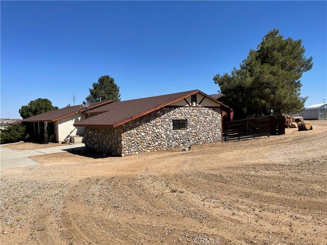 19574 Happy Valley, Apple Valley, CA 92308