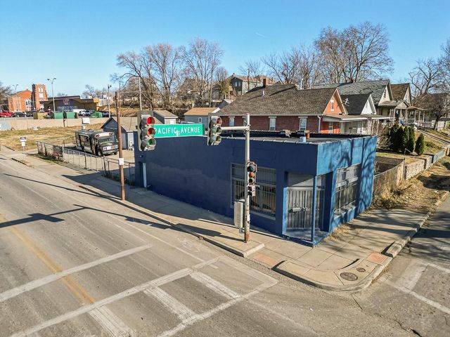 960 Pacific Avenue, Kansas City, KS 66101