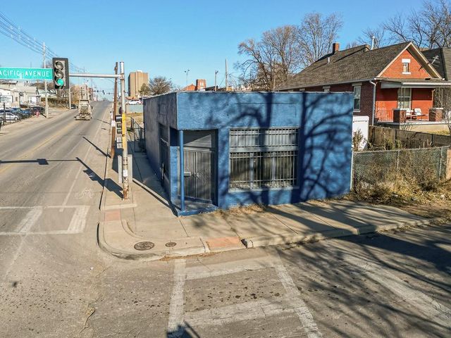 960 Pacific Avenue, Kansas City, KS 66101