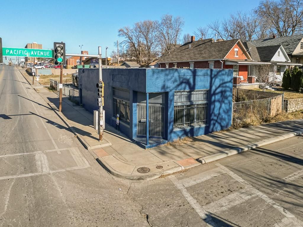 960 Pacific Avenue, Kansas City, KS 66101