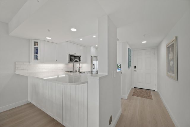 2001 Marina Isle Way 503, Jupiter, FL 33477