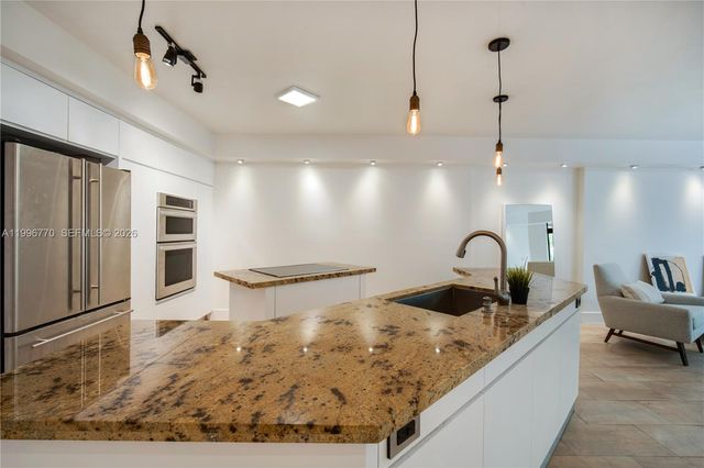 181 Crandon Blvd 104, Key Biscayne, FL 33149