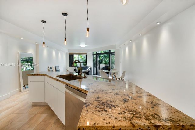 181 Crandon Blvd 104, Key Biscayne, FL 33149