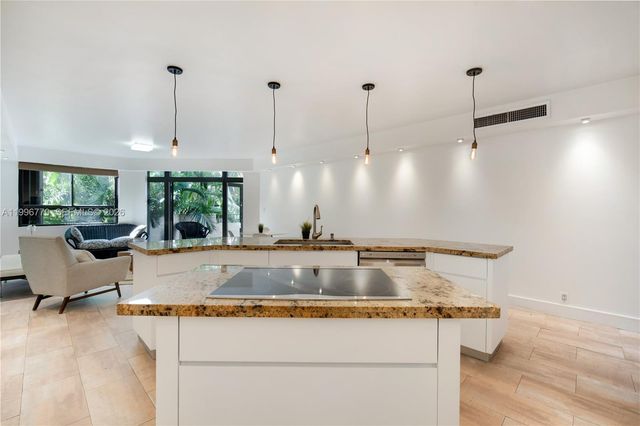 181 Crandon Blvd 104, Key Biscayne, FL 33149