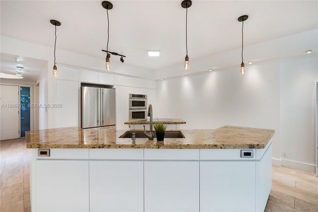 181 Crandon Blvd 104, Key Biscayne, FL 33149