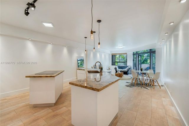 181 Crandon Blvd 104, Key Biscayne, FL 33149